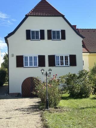 Stilvolles Bürogebäude in zentraler Lage von Mattersburg mit Gartenbenützung zu vermieten Bild