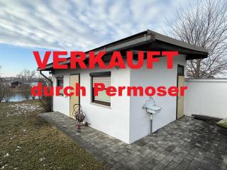 UFERPARZELLE mit privatem Badesteg und Badehäuschen am Neufelder See –  beim Yachtclub auf Pachtgrund zu verkaufen Bild