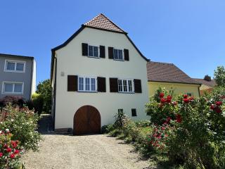 Stilvolles Bürogebäude in zentraler Lage von Mattersburg mit Gartenbenützung zu vermieten Bild